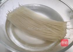 凉拌米线的做法图解1