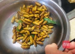 干煸蚕蛹的做法图解2