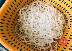 炒小米米线的做法图解1