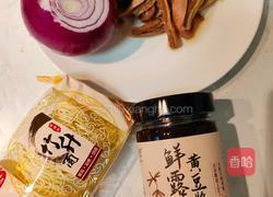 肚丝落锅面的做法图解1