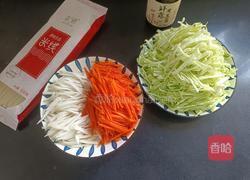 炒素米线的做法图解1