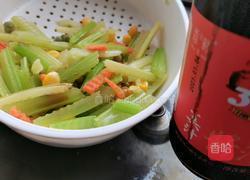 凉拌芹菜的做法图解7