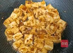 Illustration of making sauce-flavored tofu 9