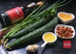 Illustration of how to make cold cucumber 1