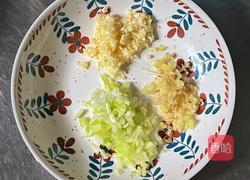 【春季“养肝”】鱼香豆腐烧肉的做法图解2