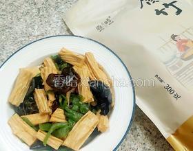 腐竹青椒炒木耳