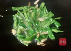 腐竹青椒炒木耳的做法图解5