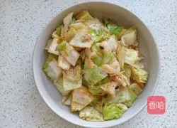 Illustration of how to make stir-fried cabbage with soy sauce 9