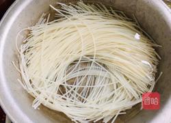 酱香牛腩粉的做法图解2