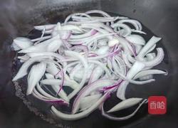 洋葱拌木耳的做法图解3