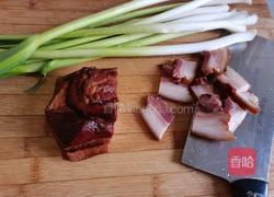 青蒜炒腊肉的做法图解1