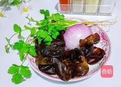 洋葱拌木耳的做法图解1