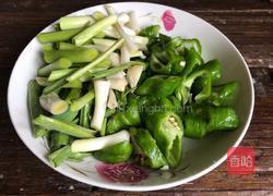 青蒜炒猪肝的做法图解2