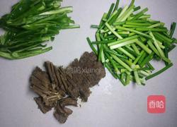 蒜苗卤牛肉的做法图解2