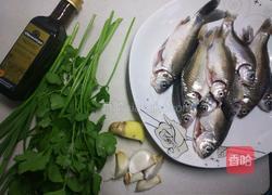 红烧鲫鱼的做法图解1