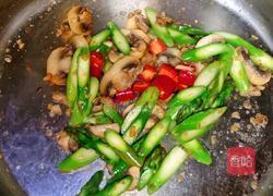 法式蘆筍炒口蘑的做法圖解10