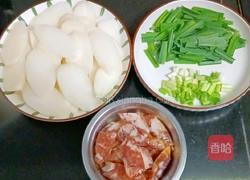 腊肠炒棒菜头的做法图解1