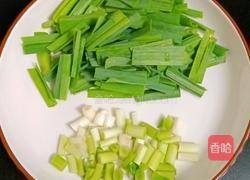 腊肠炒棒菜头的做法图解3