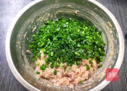 韭菜猪肉馅锅贴的做法图解2