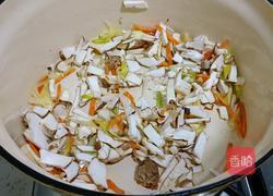 香菇鸡肉粥的做法图解3