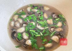 鲜美口蘑汤的做法图解6