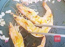 橄榄嫩煎柠檬虾的做法图解7
