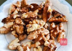 香煎芹菜核桃仁的做法图解1