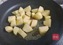 土豆烧培根的做法图解4