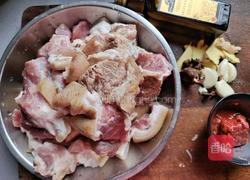 红烧猪腿肉的做法图解1