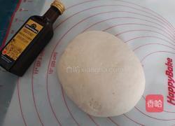 腊肠鲜蔬披萨的做法图解1