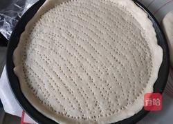 腊肠鲜蔬披萨的做法图解3