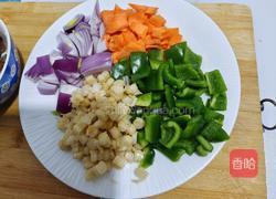 腊肠鲜蔬披萨的做法图解4