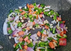 腊肠鲜蔬披萨的做法图解7