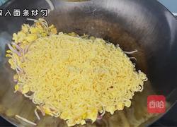 蛋炒方便面的做法图解4