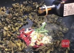 酸菜炒鱼籽的做法图解7