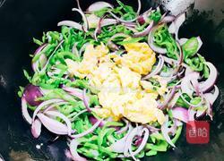 辣椒洋葱炒鸡蛋的做法图解7