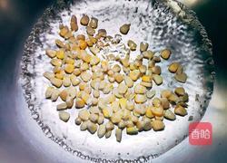 香煎芝香玉米饼的做法图解3