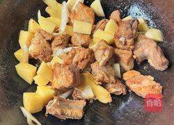 【春季养生菜】土豆焖排骨的做法图解8