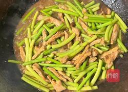 【春季养生菜】蒜苔小炒肉的做法图解7
