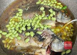 毛豆烧鲫鱼的做法图解10