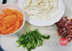 香肠炒茭白胡萝卜的做法图解1