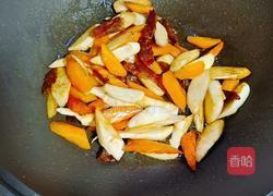 香肠炒茭白胡萝卜的做法图解5