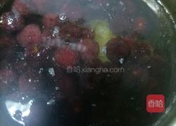 故宫杨梅荔枝饮的做法图解1