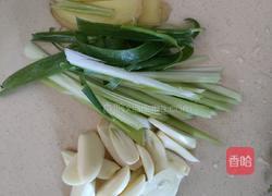 炒鸭架的做法图解2