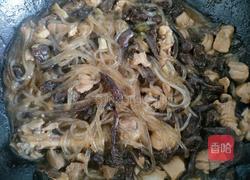 鸡肉炖蘑菇粉条的做法图解9