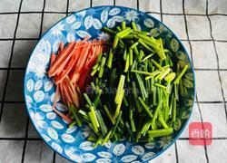 韭菜花炒肉丝的做法图解2