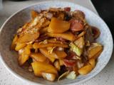 白菜土豆炒香肠的做法[图]