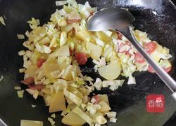 白菜土豆炒香肠的做法图解5