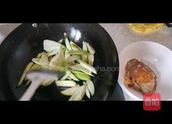 丝瓜鸡蛋面的做法图解2