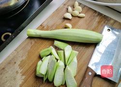 丝瓜炒鸡蛋的做法图解1